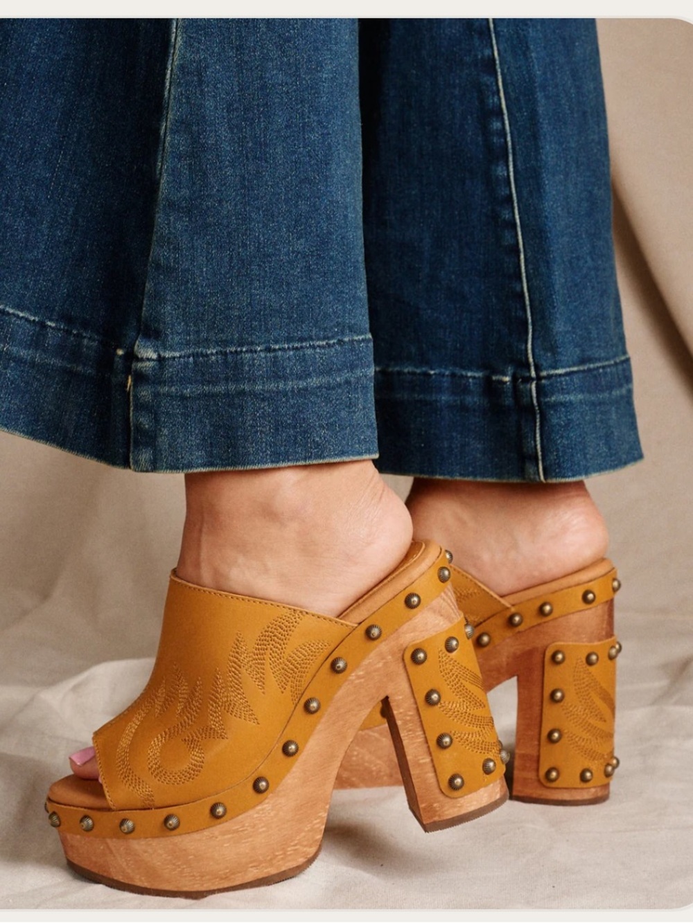 Dingo Free Spirit Clog